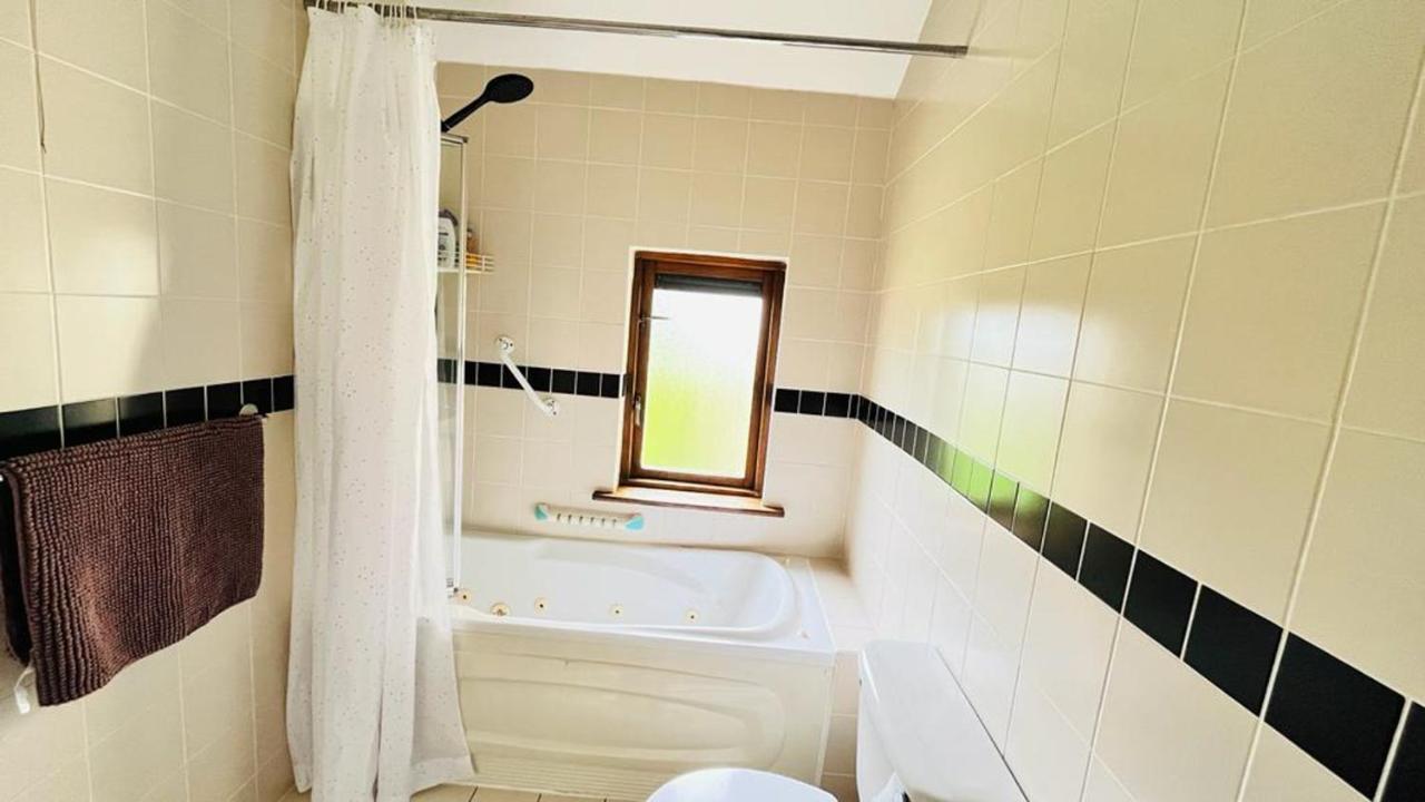 Villa Summer Breeze: Cozy Family In Youghal's Heart Youghal